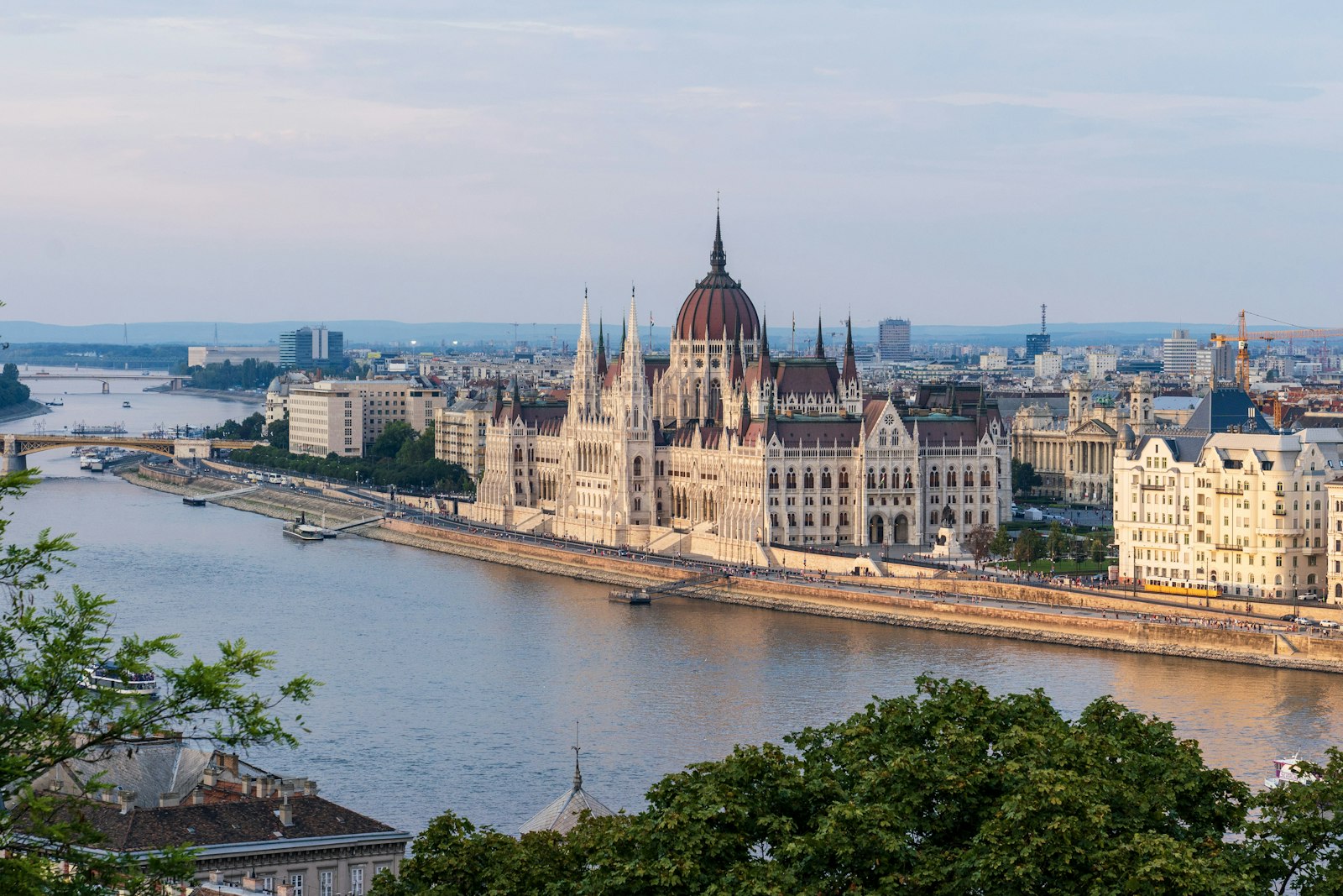Le Parlement hongrois au bord du Danube, symbole d’un séjour à Budapest pas cher