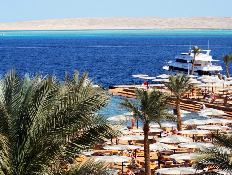 Plage d'hôtel à Hurghada sur la mer Rouge, destination pas chère en novembre
