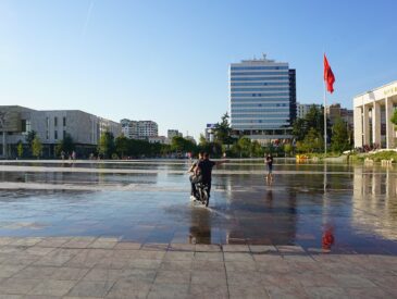 Tirana pas cher : la place Skanderbeg, le musée d'Histoire nationale et l'Opéra